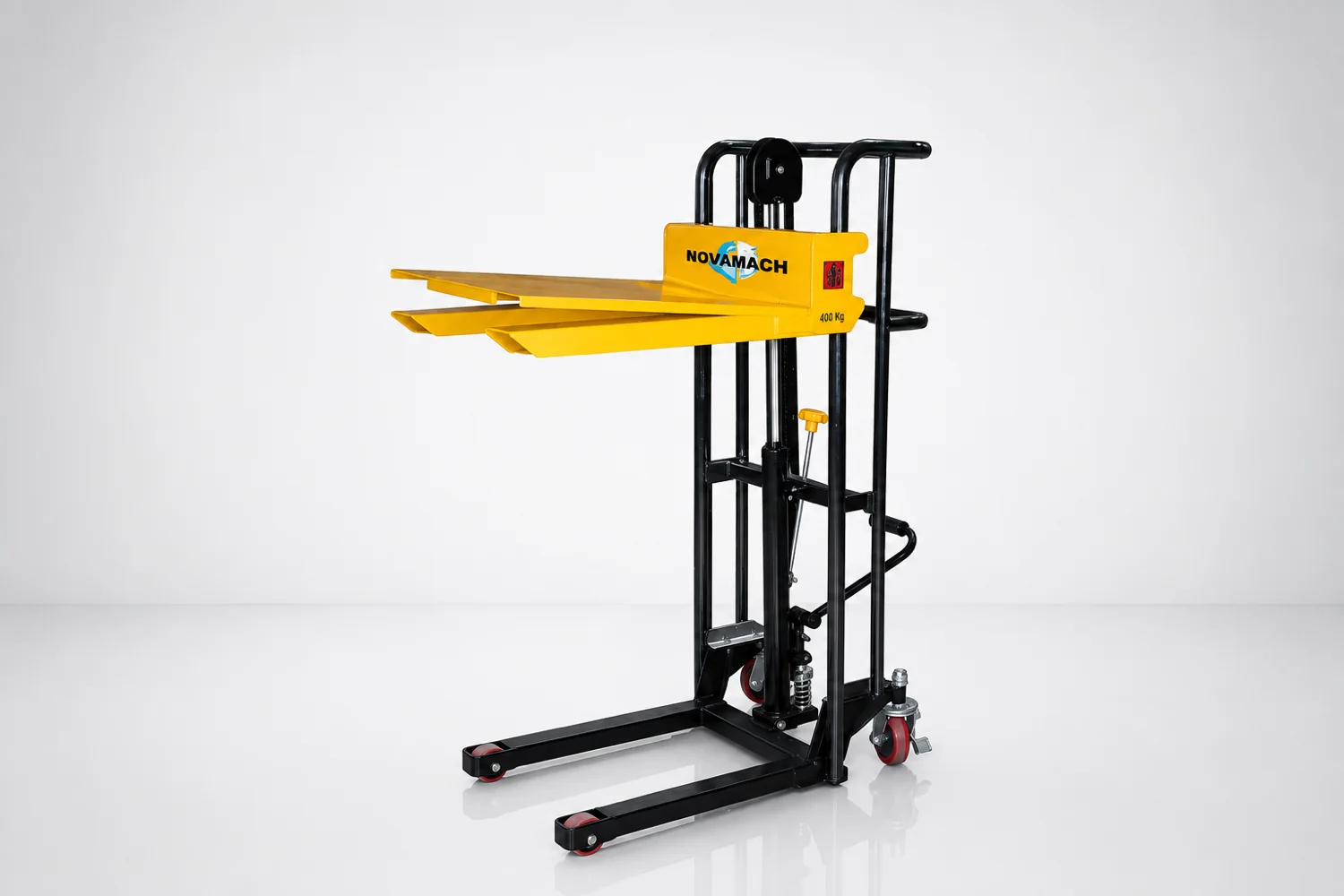 Carrelli e movimentazione merci · Carrello elevatore manuale